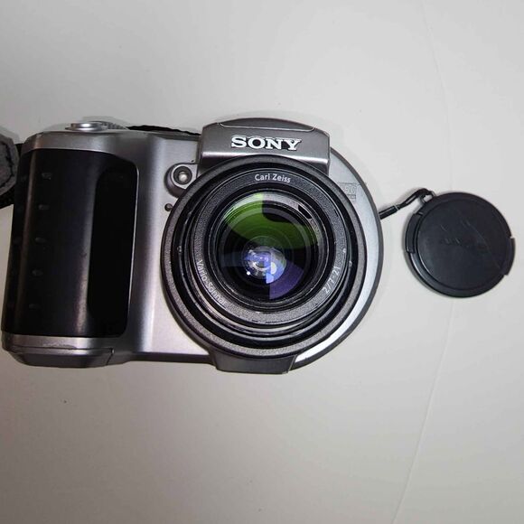 Sony MVC-CD400 Mavica Digital Camera,3x Optical Zoom - Picture 1 of 6